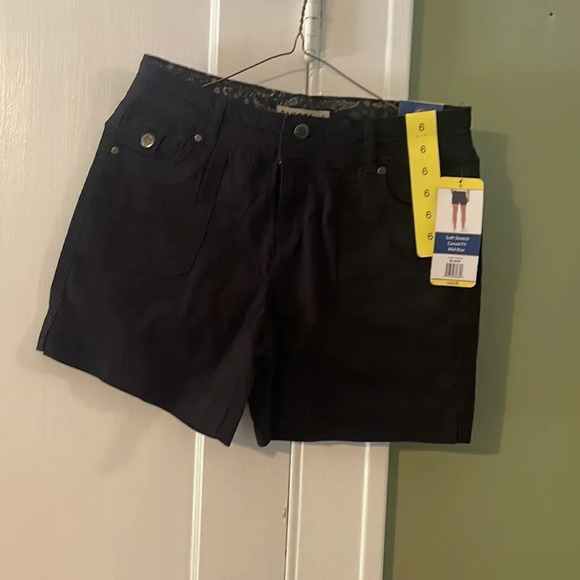 Dakota Blue Women's Short Mid Rise Pocket Flaps with Button Black - Picture 3 of 10